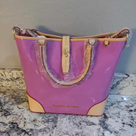 Dooney and Bourke Camden Tote. - Picture 2 of 7